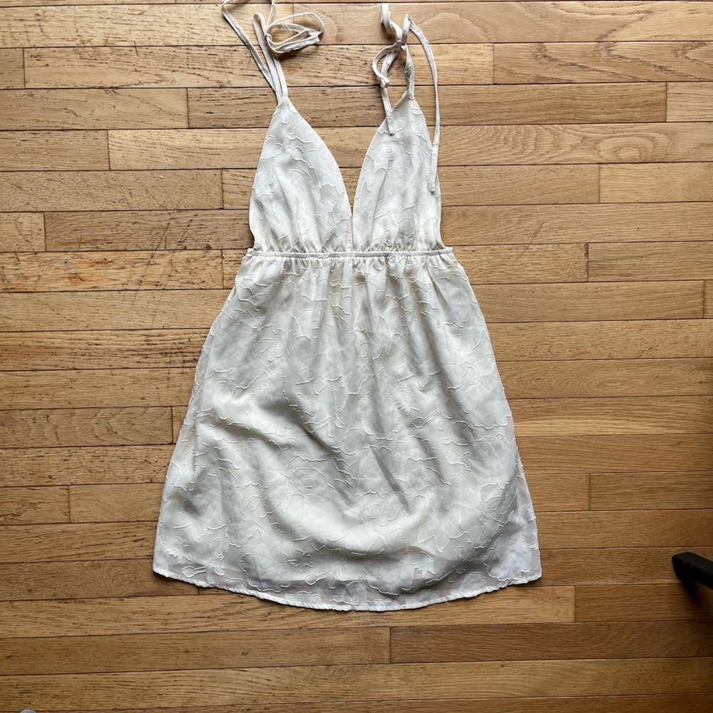 Off White floral mini dress. With tie straps. - Picture 1 of 4